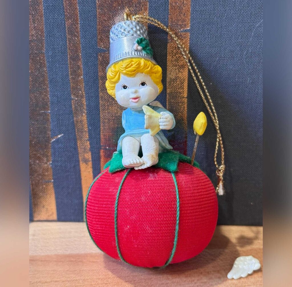 a photo of a Christmas ornament